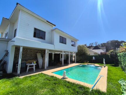 Venta De Casa En Centro De Algarrobo Con Piscina