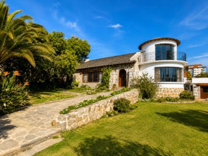 Venta De Hermosa Casa De Piedra En Algarrobo